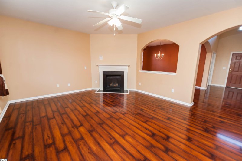 Property image 3 at 4 Old Tree Court, Simpsonville, SC 29681