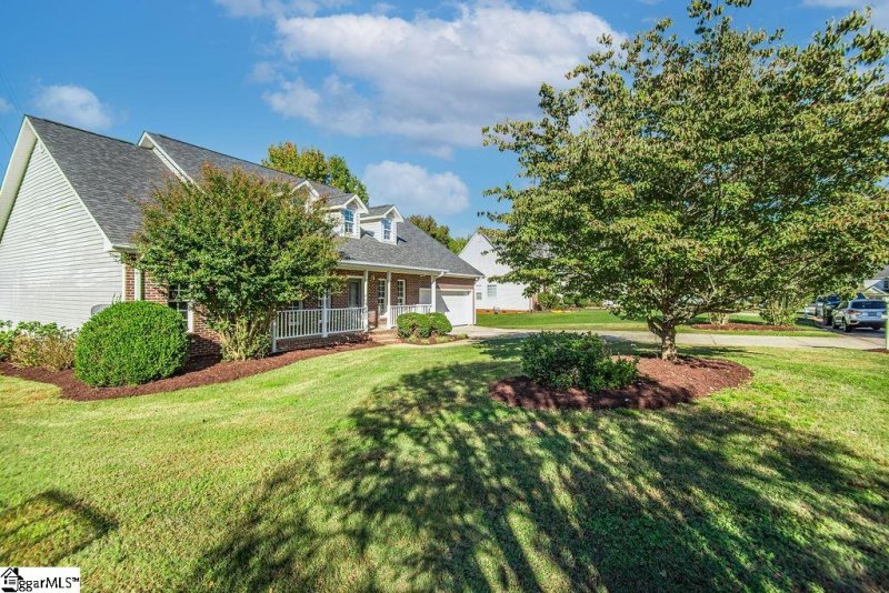 Property image 3 at 5 E Fieldsparrow Court, Greenville, SC 29615