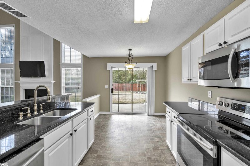 Property image 2 at 2 Bottesford Court, Simpsonville, SC 29680