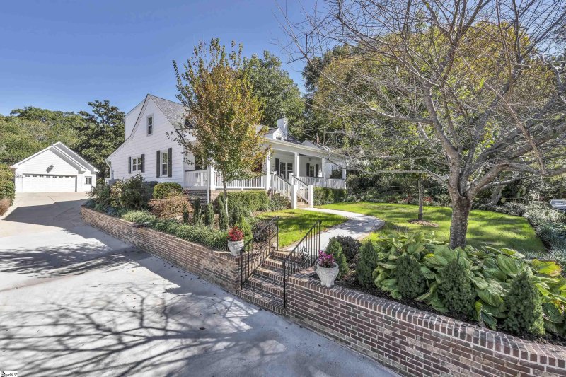 Property image 2 at 8 Waccamaw Circle, Greenville, SC 29605