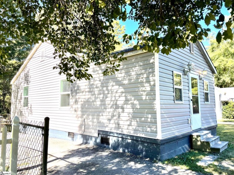 Property image 2 at 102 Brookside Road, Spartanburg, SC 29301