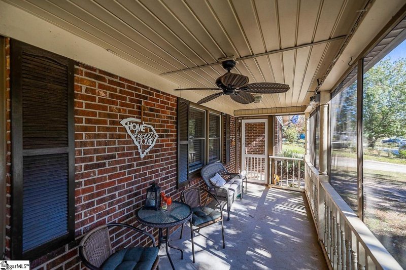 Property image 4 at 8 Clearfield Road, Greenville, SC 29607