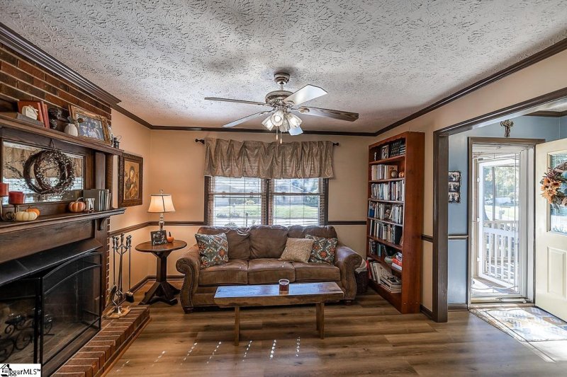 Property image 5 at 8 Clearfield Road, Greenville, SC 29607