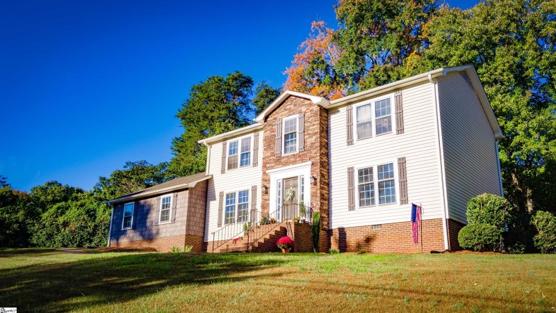 Property image 2 at 3 E Indian Trail, Taylors, SC 29687