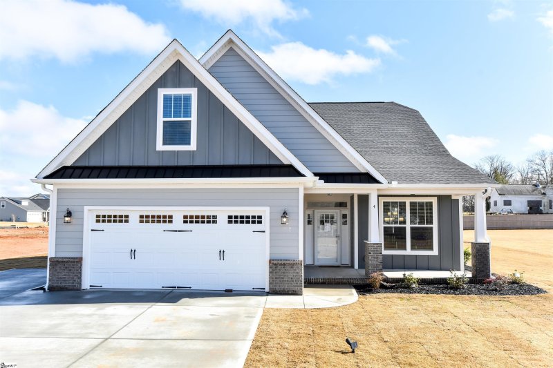 Property image 2 at 4 Claridge Way, Greer, SC 29651