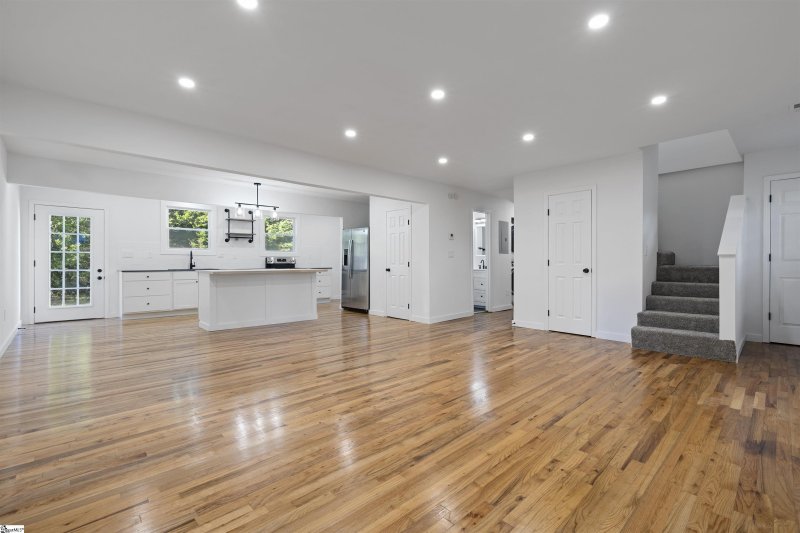 Property image 2 at 129 Cashmere Drive, Greenville, SC 29605