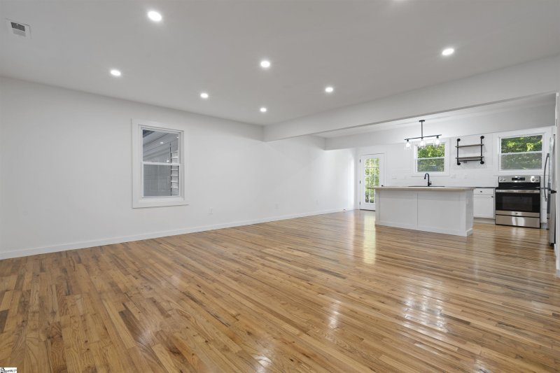 Property image 3 at 129 Cashmere Drive, Greenville, SC 29605