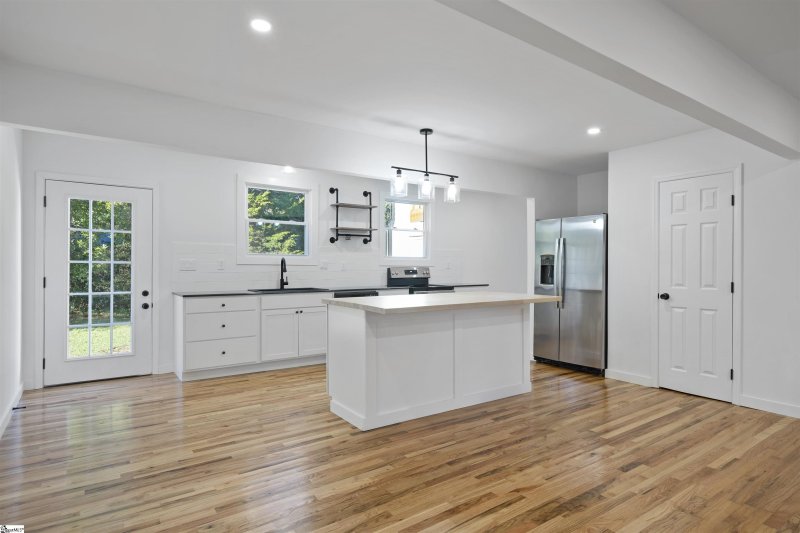 Property image 4 at 129 Cashmere Drive, Greenville, SC 29605