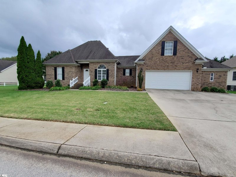 Property image 2 at 8 Pembark Lane, Simpsonville, SC 29681