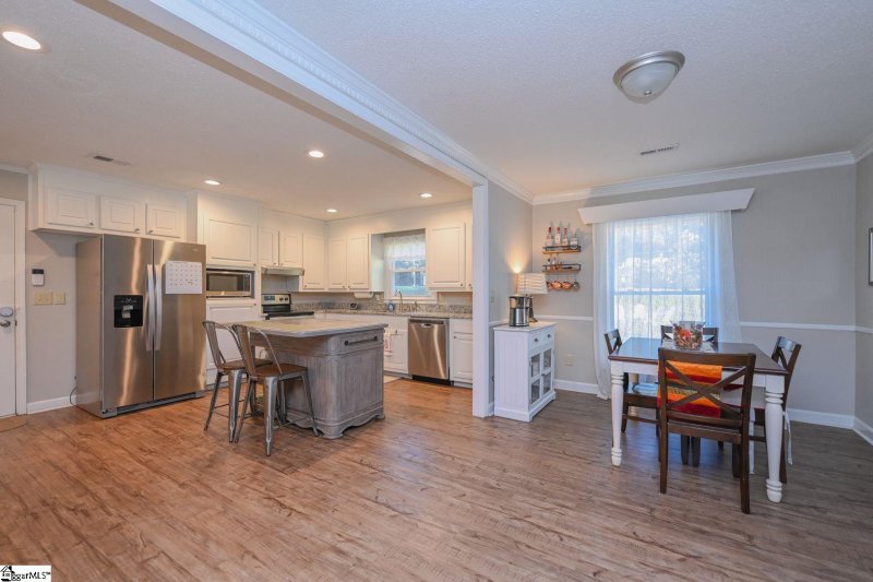 Property image 2 at 401 Confederate Circle, Taylors, SC 29687