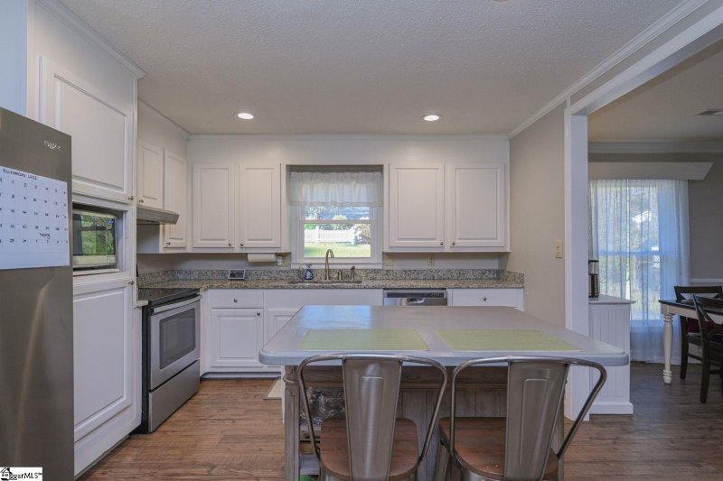 Property image 5 at 401 Confederate Circle, Taylors, SC 29687