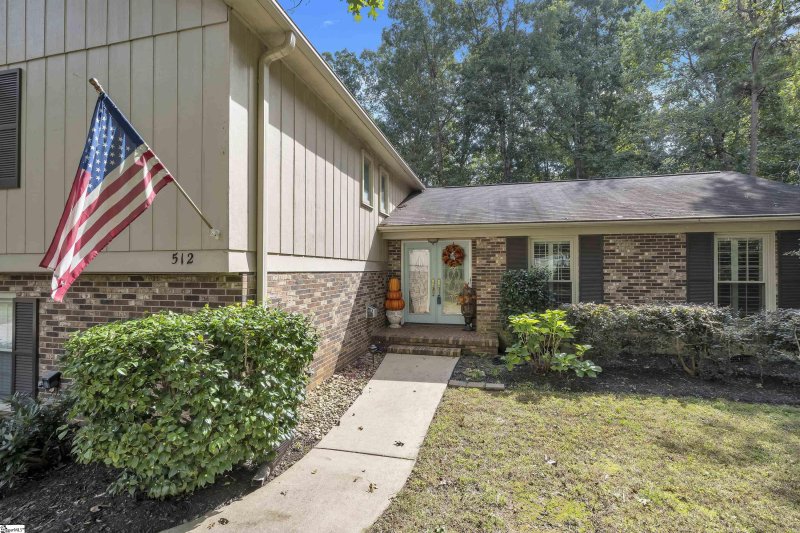 Property image 3 at 512 Lancelot Drive, Simpsonville, SC 29681