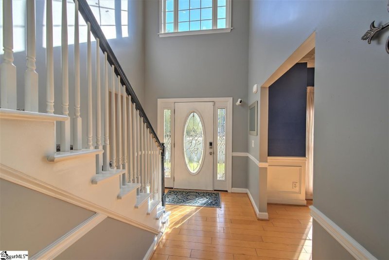 Property image 2 at 8 Hickory Hollow Court, Greenville, SC 29607