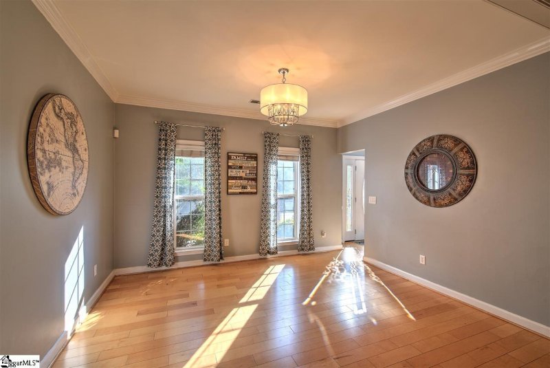 Property image 5 at 8 Hickory Hollow Court, Greenville, SC 29607