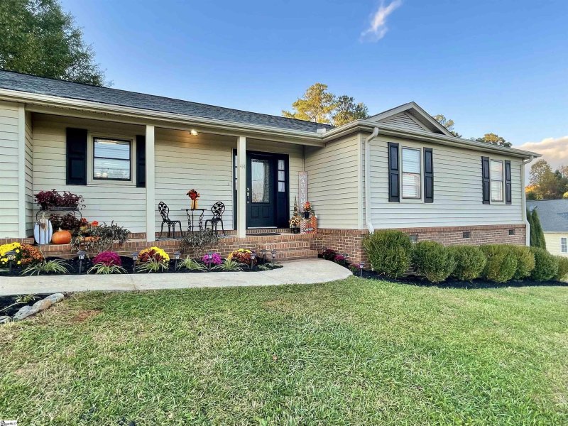 Property image 2 at 414 Wimberly Lane, Easley, SC 29642