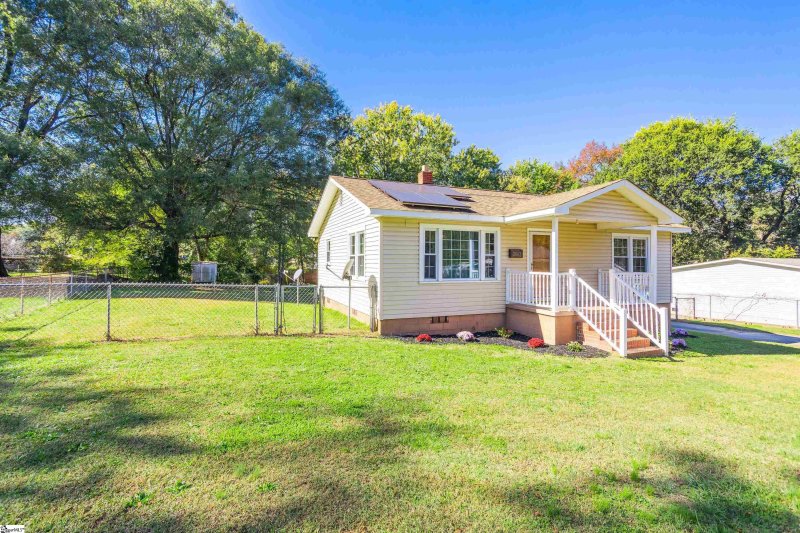 Property image 3 at 2002 W Blue Ridge Drive, Greenville, SC 29611