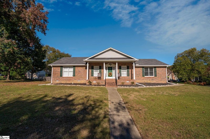 Property image 2 at 103 Pike Court, Simpsonville, SC 29681