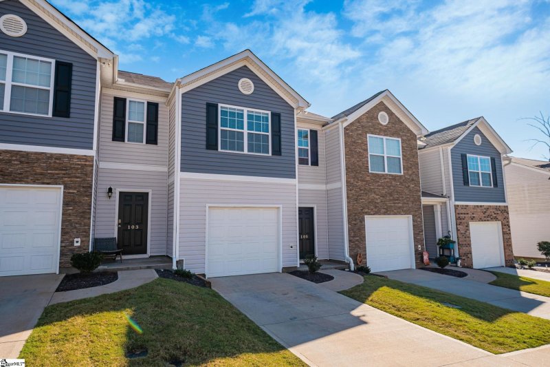 Property image 3 at 105 Moorlyn Lane, Greer, SC 29650