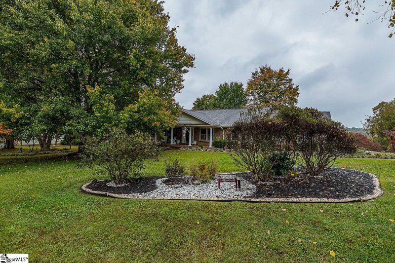 Property image 4 at 110 Lakeland Avenue, Moore, SC 29369