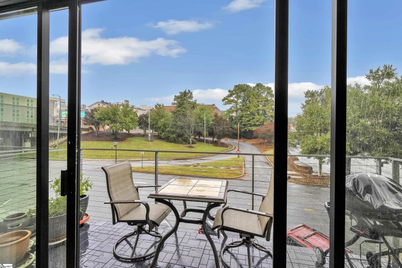 Property image 2 at 400 E McBee Avenue, Greenville, SC 29601