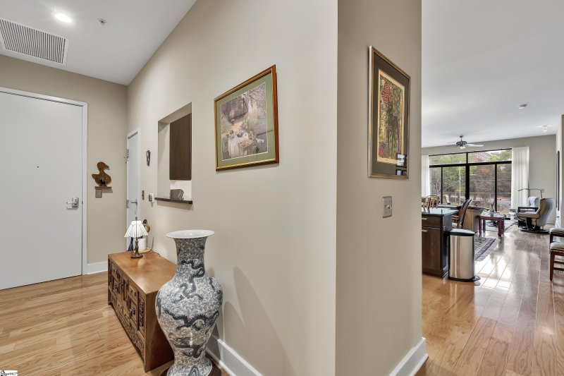 Property image 4 at 400 E McBee Avenue, Greenville, SC 29601