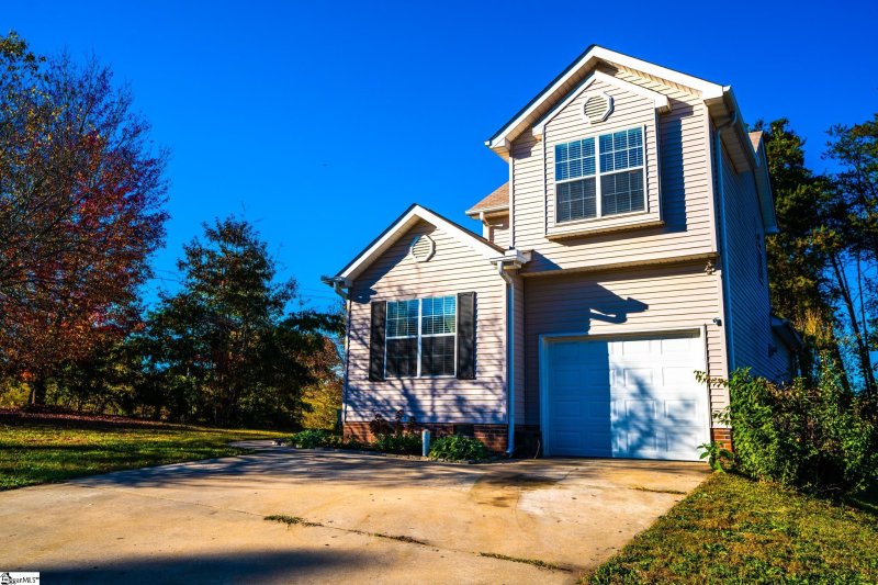 Property image 2 at 5 Lantern Lane, Greer, SC 29651