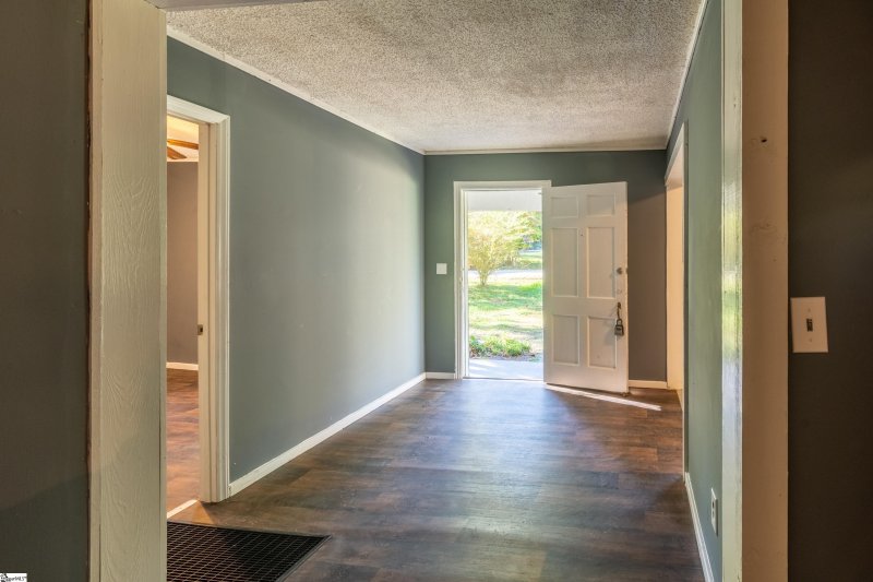 Property image 2 at 27 Foxhall Road, Greenville, SC 29605-2516