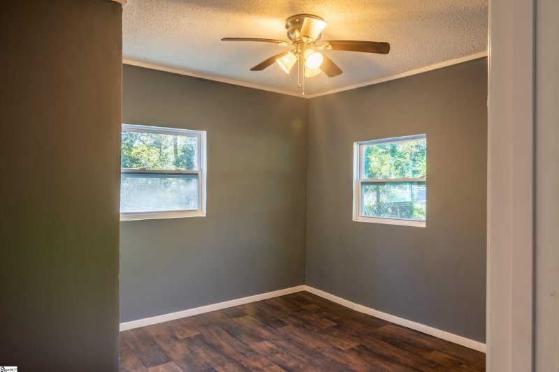 Property image 3 at 27 Foxhall Road, Greenville, SC 29605-2516