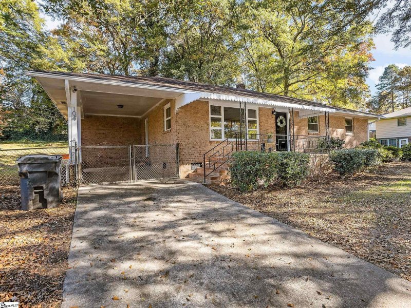 Property image 2 at 104 Brookforest Drive, Greenville, SC 29605-2430