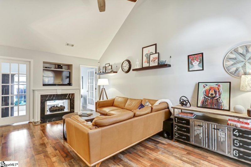 Property image 3 at 618 Glassyrock Court, Greer, SC 29650