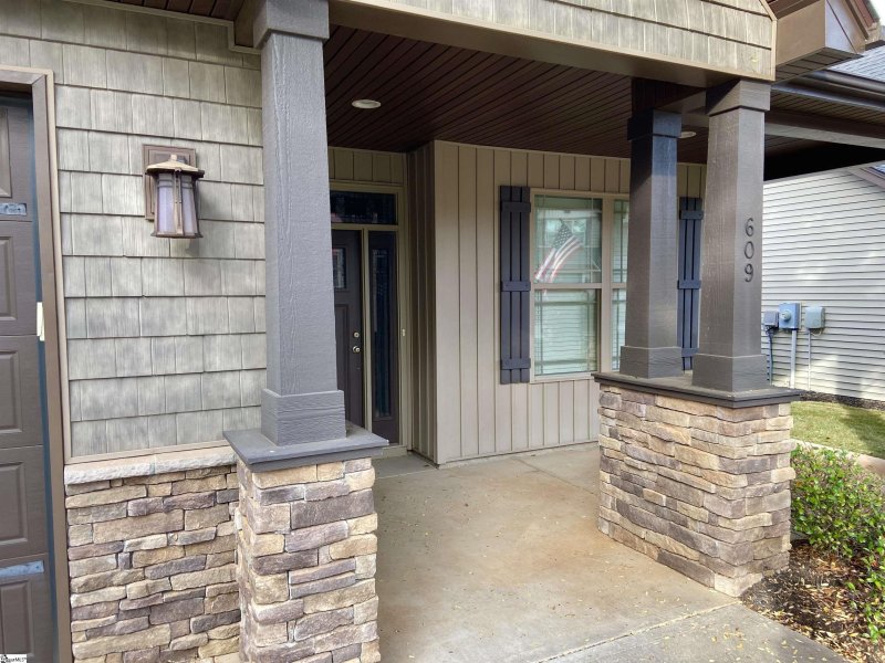 Property image 2 of 609 Castlestone Drive in Greystone Cottages, Greer, SC 29650