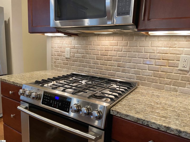 Property image 5 of 609 Castlestone Drive in Greystone Cottages, Greer, SC 29650