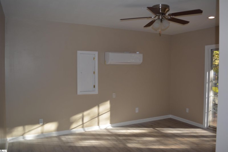 Property image 3 at 320 Warm Flame Court, Boiling Springs, SC 29316