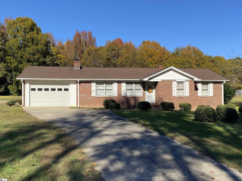 Property image 2 at 217 Eastbrook Drive, Woodruff, SC 29388