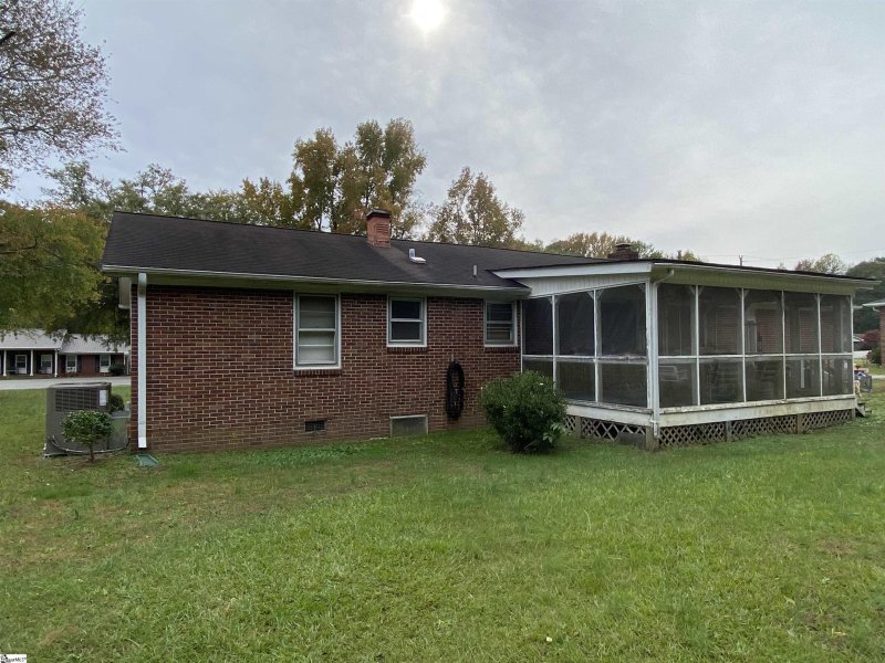 Property image 3 at 217 Eastbrook Drive, Woodruff, SC 29388