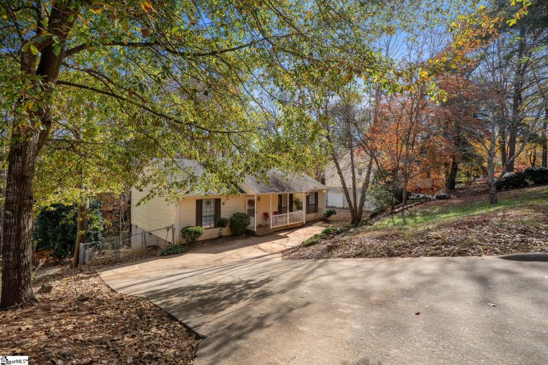 Property image 2 at 1603 Winding Way, Taylors, SC 29687