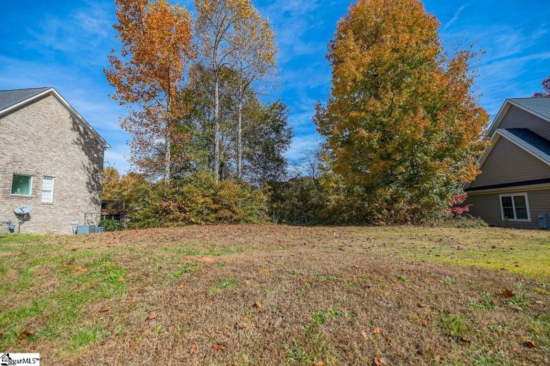 Property image 2 at 110 Nottinghill Court, Simpsonville, SC 29681