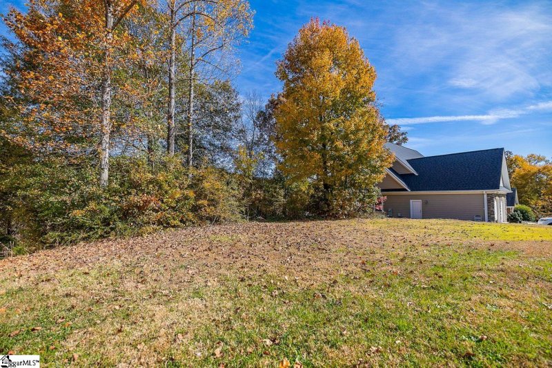Property image 3 at 110 Nottinghill Court, Simpsonville, SC 29681