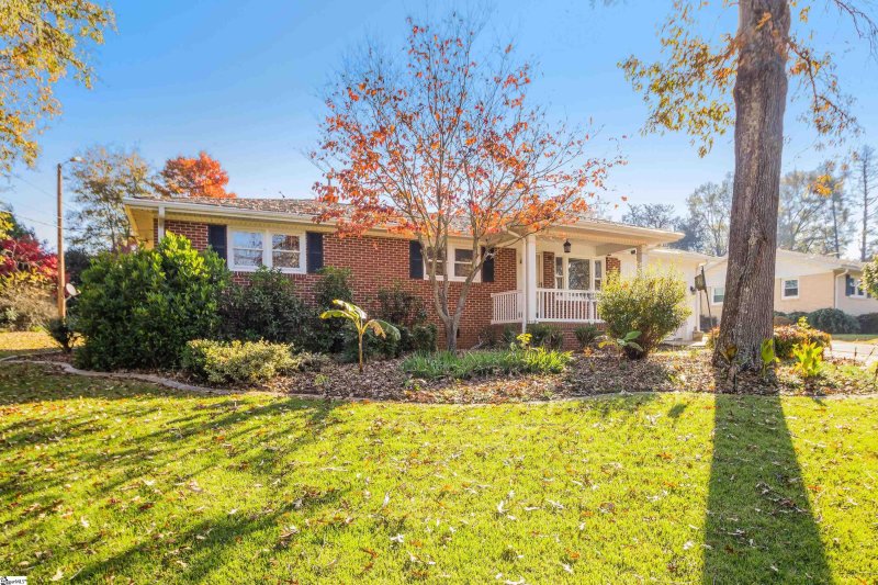 Property image 2 at 13 Woodridge Drive, Greenville, SC 29611