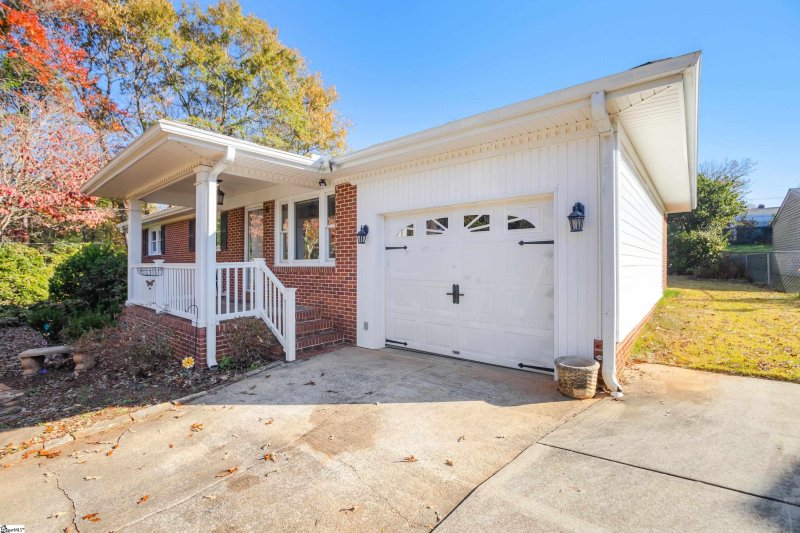 Property image 4 at 13 Woodridge Drive, Greenville, SC 29611