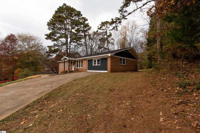 Property image 2 at 20 Birchbark Drive, Greenville, SC 29611