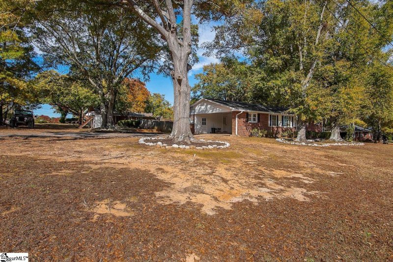 Property image 2 at 132 Saint James Drive, Spartanburg, SC 29301