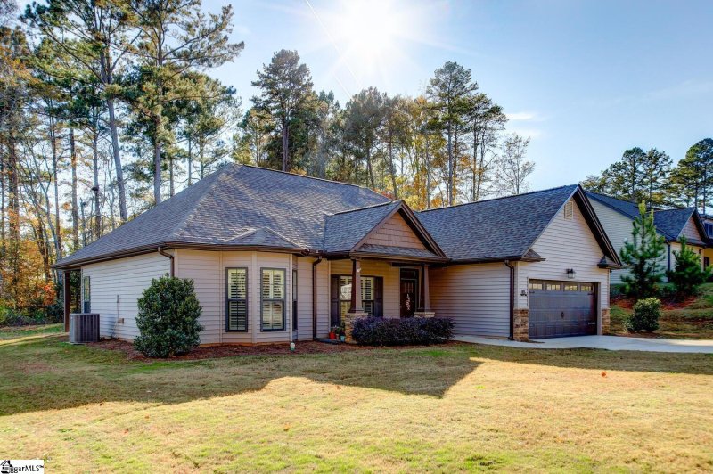 Property image 2 at 105 S Valley Lane, Greenville, SC 29611