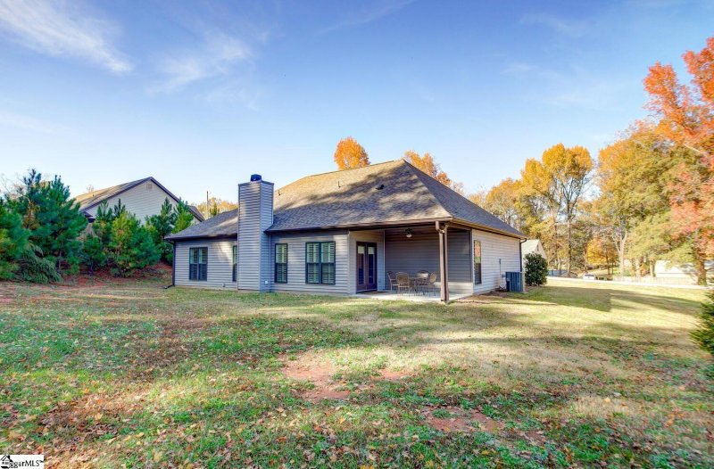 Property image 3 at 105 S Valley Lane, Greenville, SC 29611