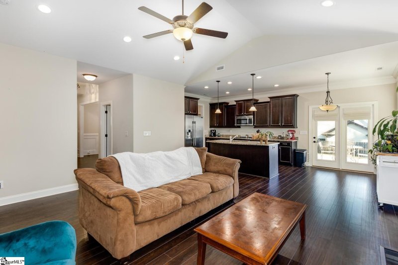 Property image 5 at 105 S Valley Lane, Greenville, SC 29611