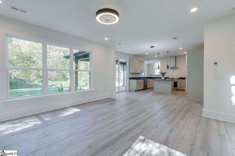 Property image 4 at 107 Stratham Street, Greenville, SC 29609