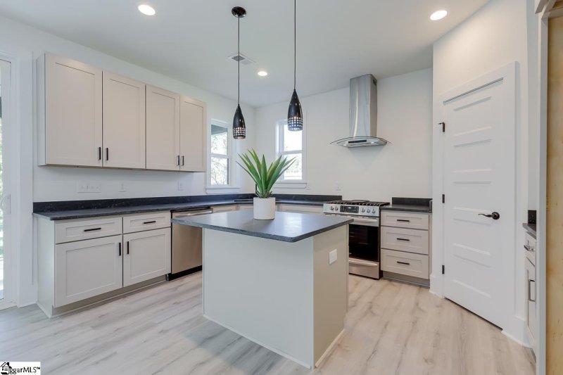 Property image 5 at 107 Stratham Street, Greenville, SC 29609