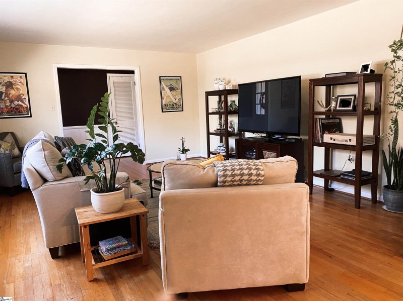 Property image 4 at 137 Henson Street, Spartanburg, SC 29307