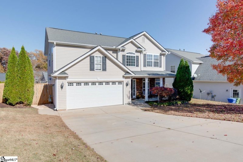 Property image 2 at 201 Silver Run Lane, Greenville, SC 29607