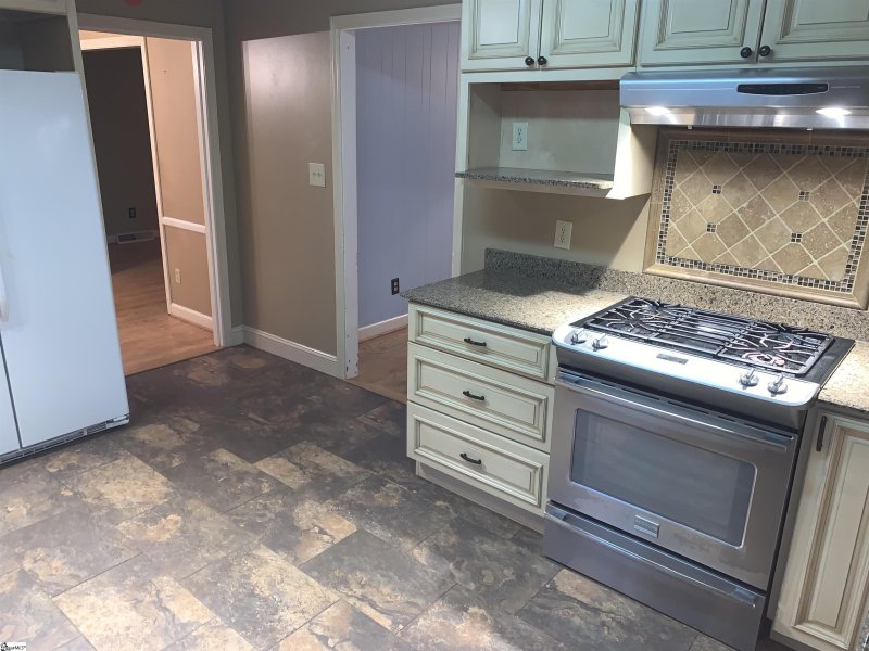 Property image 4 at 224 Covington Road, Greenville, SC 29617